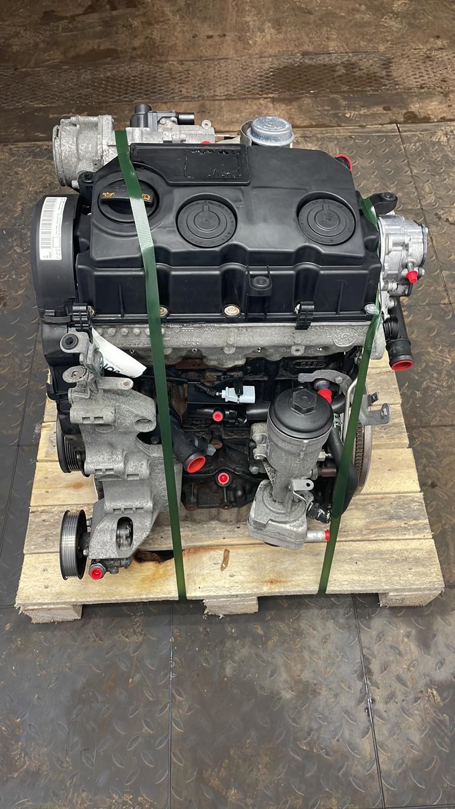 VOLKSWAGEN CADDY 1.9 TDI BLS MOTOR KOMPLE